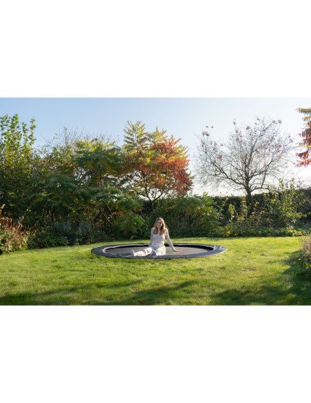 EXIT InTerra sportstrampolin - rund i jordniveau - sort