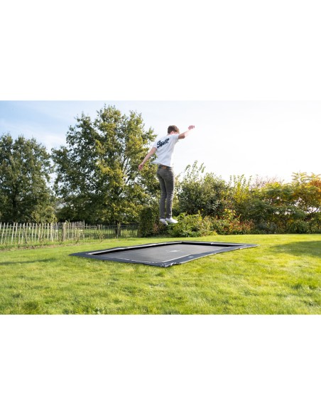 EXIT InTerra sportstrampolin - firkantet i jordniveau - sort