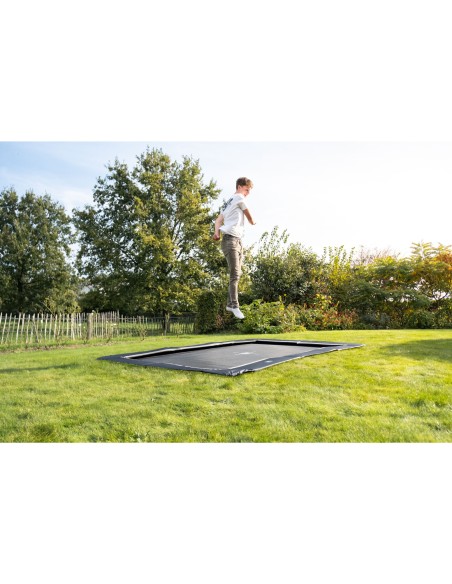 EXIT InTerra sportstrampolin - firkantet i jordniveau - sort