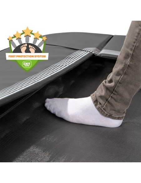 EXIT InTerra sportstrampolin - firkantet i jordniveau - sort